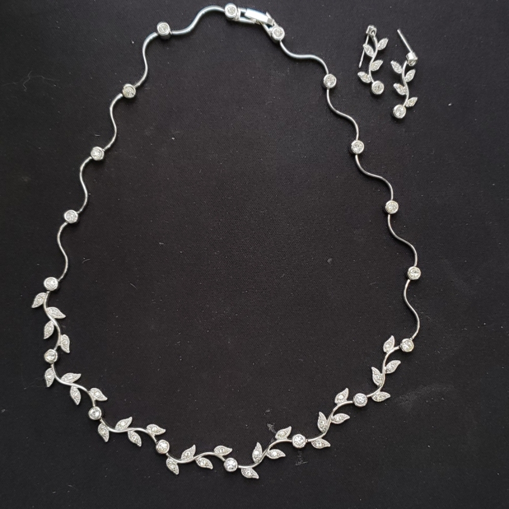 Necklace and earrings set